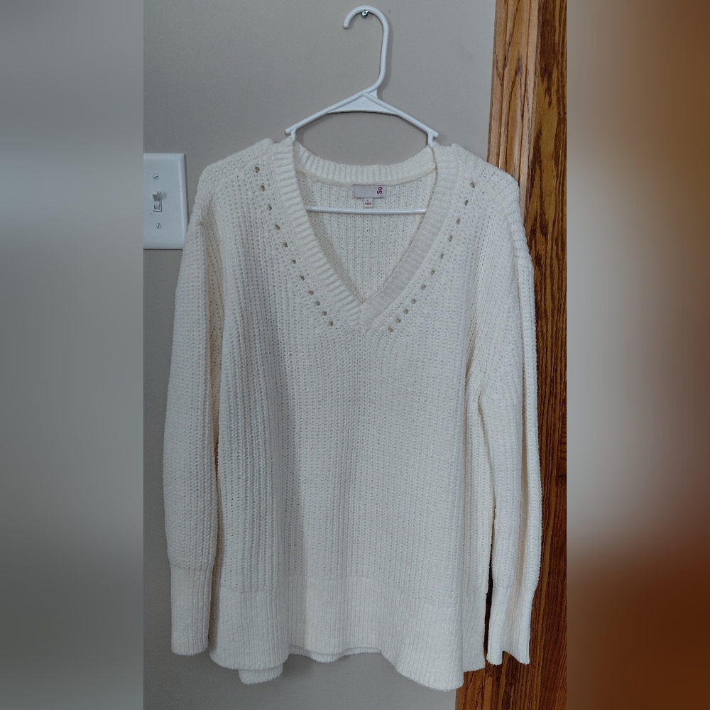 SO Women's Cream V-Neck Sweater